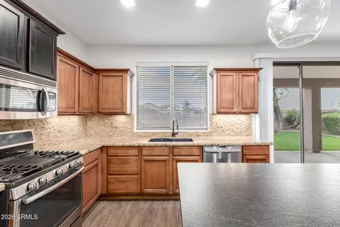 Kitchen - 3267 E Maplewood St, Gilbert, AZ 85297 photo 4 of 7