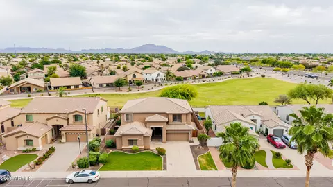 View/Area - 3267 E Maplewood St, Gilbert, AZ 85297 photo 4 of 20