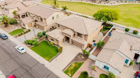 View/Area - 3267 E Maplewood St, Gilbert, AZ 85297 photo 2 of 20