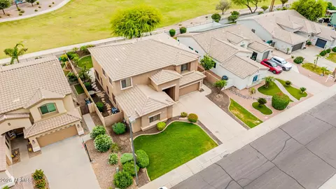 View/Area - 3267 E Maplewood St, Gilbert, AZ 85297 photo 3 of 20
