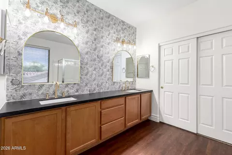 Bath - 3267 E Maplewood St, Gilbert, AZ 85297 photo 4 of 6