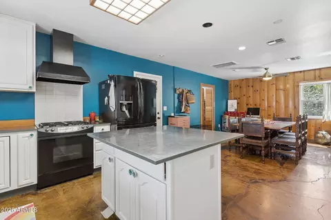 Kitchen - 2245 E Osborn Rd, Phoenix, AZ 85016 photo 5 of 6