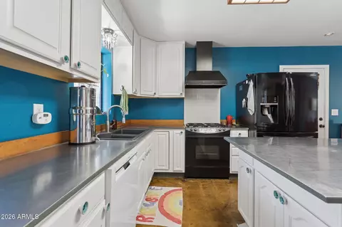 Kitchen - 2245 E Osborn Rd, Phoenix, AZ 85016 photo 2 of 6