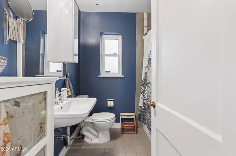 Bath - 2245 E Osborn Rd, Phoenix, AZ 85016 photo 2 of 3