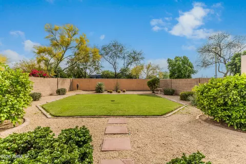 Exterior - 4631 E Lone Cactus Dr, Phoenix, AZ 85050 photo 2 of 7