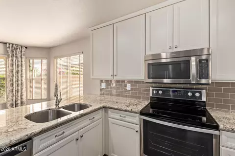 Kitchen - 4631 E Lone Cactus Dr, Phoenix, AZ 85050 photo 3 of 5