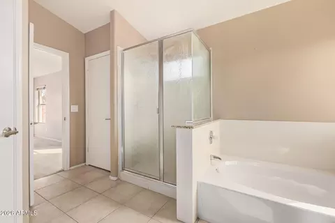 Bath - 4631 E Lone Cactus Dr, Phoenix, AZ 85050 photo 4 of 5
