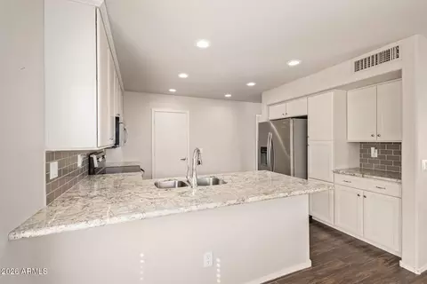 Kitchen - 4631 E Lone Cactus Dr, Phoenix, AZ 85050 photo 5 of 5