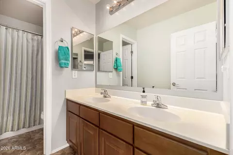 Bath - 3241 E Aris Dr, Gilbert, AZ 85298 photo 4 of 5