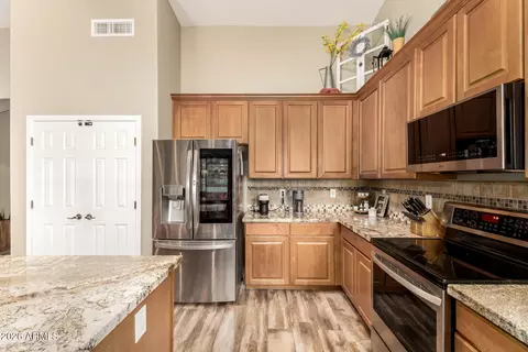 Kitchen - 3241 E Aris Dr, Gilbert, AZ 85298 photo 6 of 7