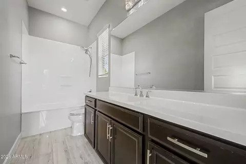 Bath - 2087 E Aris Dr, Gilbert, AZ 85298 photo 6 of 10