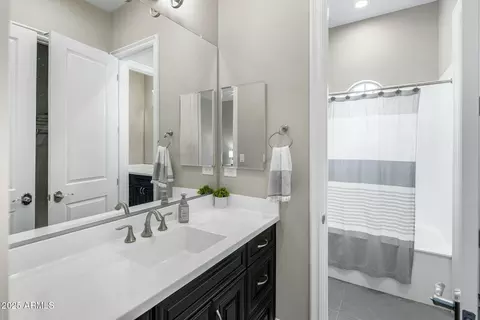 Bath - 2051 E Aris Dr, Gilbert, AZ 85298 photo 5 of 6