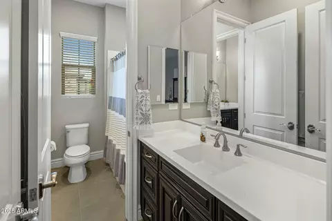 Bath - 2051 E Aris Dr, Gilbert, AZ 85298 photo 4 of 6