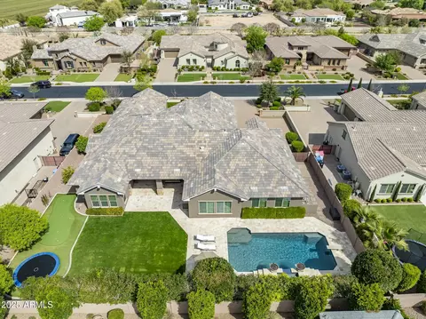 View/Area - 2051 E Aris Dr, Gilbert, AZ 85298 photo 6 of 10