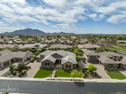 View/Area - 2051 E Aris Dr, Gilbert, AZ 85298 photo 3 of 10