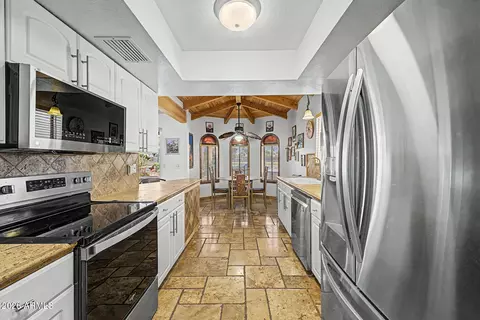 Kitchen - 7239 E Pueblo Ave, Mesa, AZ 85208 photo 2 of 3
