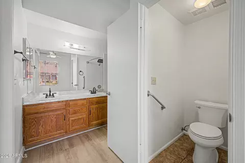 Bath - 811 E Linda Ln, Gilbert, AZ 85234 photo 2 of 4