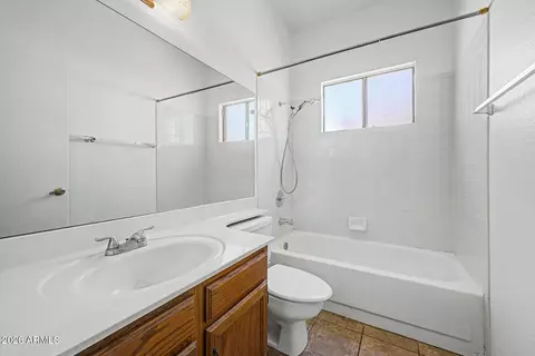 Bath - 811 E Linda Ln, Gilbert, AZ 85234 photo 3 of 4