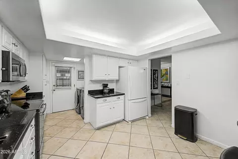 Kitchen - 2602 E Larkspur Dr, Phoenix, AZ 85032 photo 2 of 2