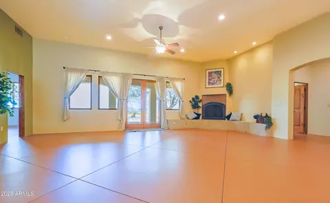 Living - 6754 E Roberto Loop, Hereford, AZ 85615 photo 2 of 6