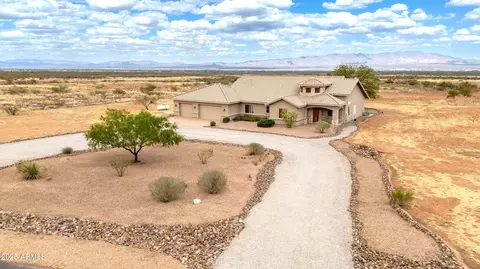 Exterior - 6754 E Roberto Loop, Hereford, AZ 85615 photo 2 of 8