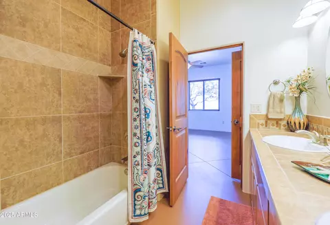 Bath - 6754 E Roberto Loop, Hereford, AZ 85615 photo 10 of 11