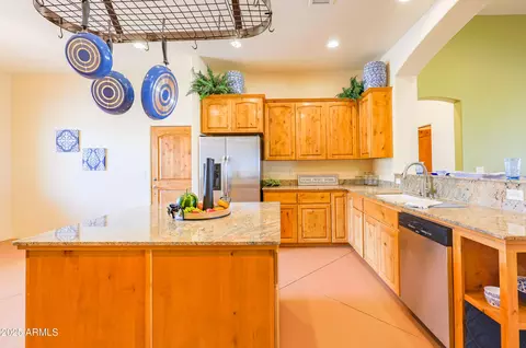 Kitchen - 6754 E Roberto Loop, Hereford, AZ 85615 photo 5 of 7