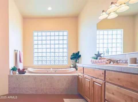 Bath - 6754 E Roberto Loop, Hereford, AZ 85615 photo 6 of 11