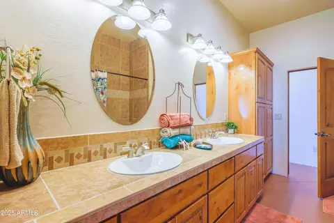 Bath - 6754 E Roberto Loop, Hereford, AZ 85615 photo 8 of 11