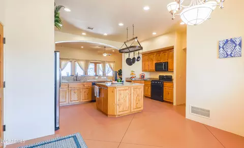 Kitchen - 6754 E Roberto Loop, Hereford, AZ 85615 photo 7 of 7