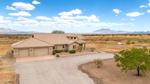 Exterior - 6754 E Roberto Loop, Hereford, AZ 85615 photo 3 of 8