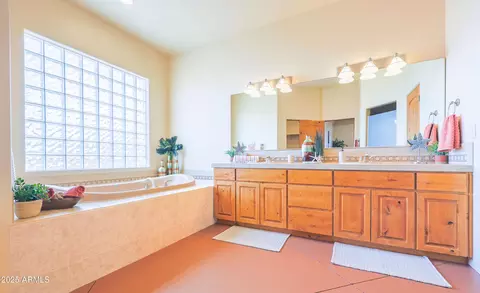 Bath - 6754 E Roberto Loop, Hereford, AZ 85615 photo 5 of 11