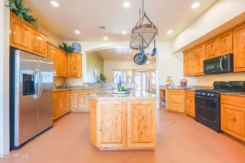 Kitchen - 6754 E Roberto Loop, Hereford, AZ 85615 photo 4 of 7