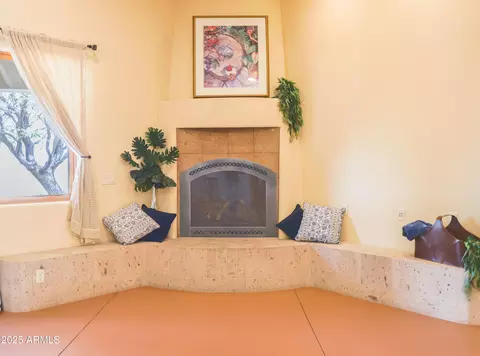 Living - 6754 E Roberto Loop, Hereford, AZ 85615 photo 5 of 6