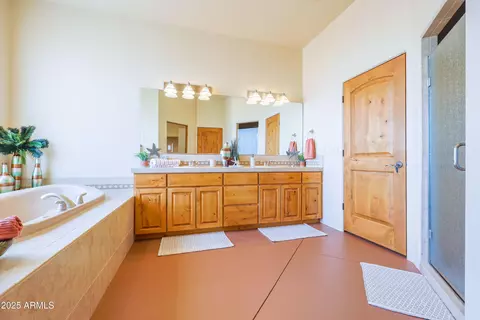 Bath - 6754 E Roberto Loop, Hereford, AZ 85615 photo 7 of 11
