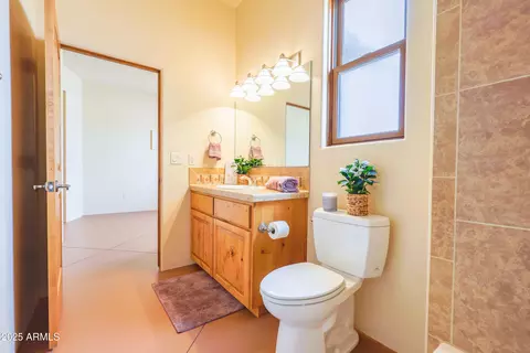 Bath - 6754 E Roberto Loop, Hereford, AZ 85615 photo 2 of 11