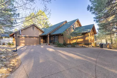 Exterior - 1072 N Marina Ln, Flagstaff, AZ 86004 photo 6 of 9