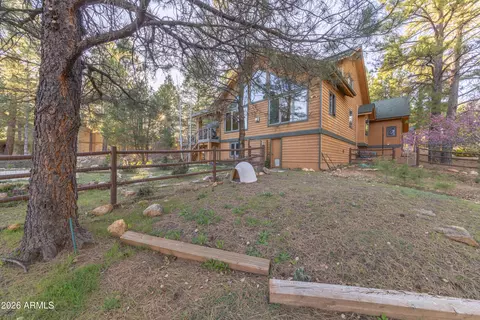 Exterior - 1072 N Marina Ln, Flagstaff, AZ 86004 photo 5 of 9