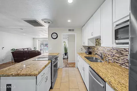 Kitchen - 3917 W Marlette Ave, Phoenix, AZ 85019 photo 3 of 4