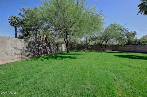 Exterior - 1326 E Avalon Dr, Phoenix, AZ 85014 photo 6 of 11