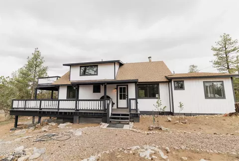 3326 Homestead Dr, Overgaard, AZ 85933