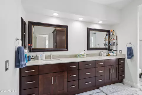 Bath - 3419 E Rosemonte Dr, Phoenix, AZ 85050 photo 2 of 4