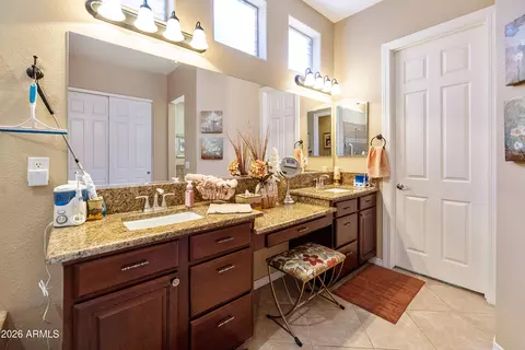 Bath - 4735 E Sourwood Dr, Gilbert, AZ 85298 photo 4 of 8