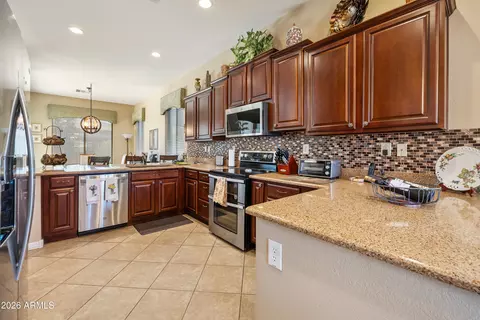 Kitchen - 4735 E Sourwood Dr, Gilbert, AZ 85298 photo 4 of 6