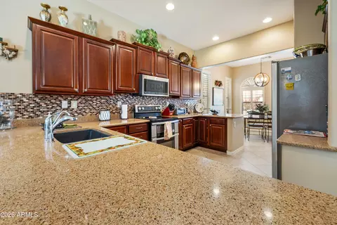 Kitchen - 4735 E Sourwood Dr, Gilbert, AZ 85298 photo 3 of 6