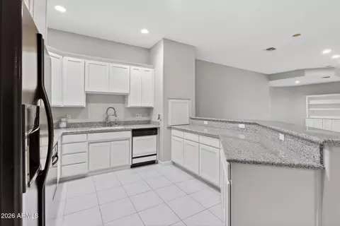 Kitchen - 1318 E Treasure Cove Dr, Gilbert, AZ 85234 photo 7 of 8