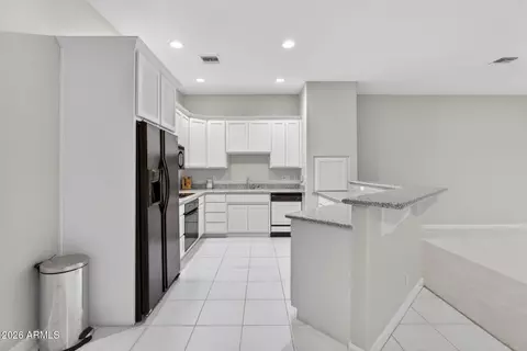 Kitchen - 1318 E Treasure Cove Dr, Gilbert, AZ 85234 photo 6 of 8