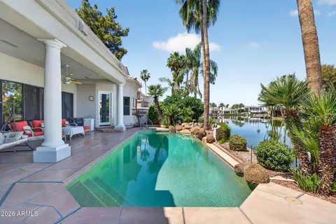 Exterior - 1318 E Treasure Cove Dr, Gilbert, AZ 85234 photo 3 of 10