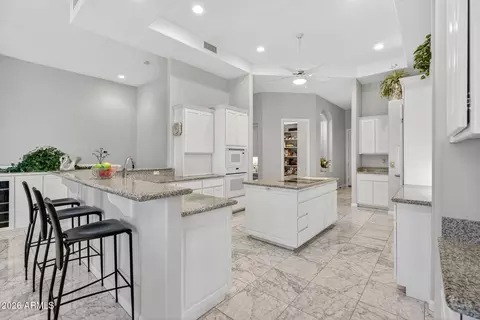 Kitchen - 1318 E Treasure Cove Dr, Gilbert, AZ 85234 photo 3 of 8