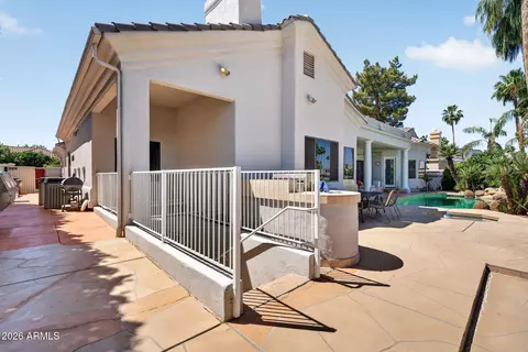 Exterior - 1318 E Treasure Cove Dr, Gilbert, AZ 85234 photo 2 of 10